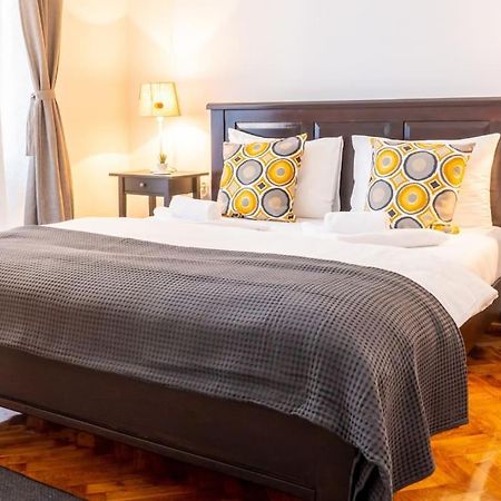 Central And Comfy 2Bdr Apartment Near Parliament بلغراد المظهر الخارجي الصورة