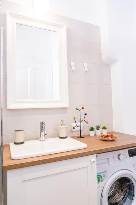 Central And Comfy 2Bdr Apartment Near Parliament بلغراد المظهر الخارجي الصورة